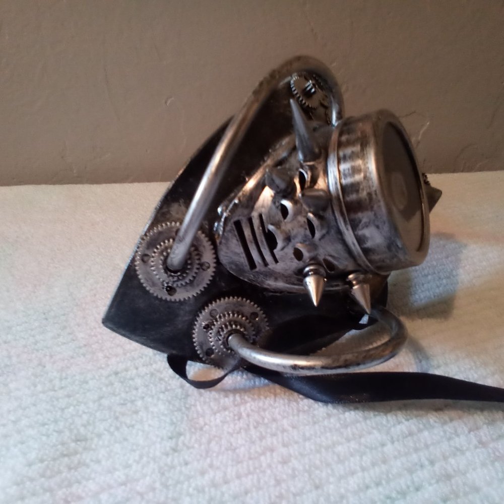Mask - Picture 4 of 5